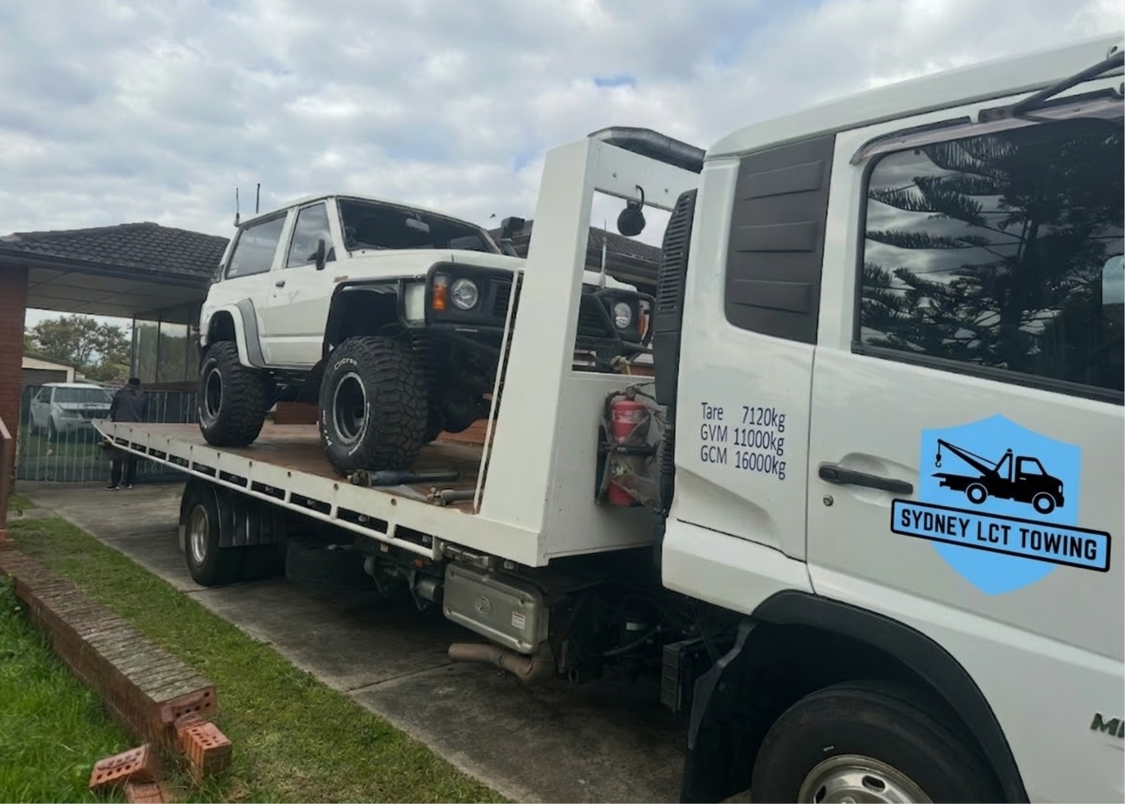 Sydney LCT Towing on the job